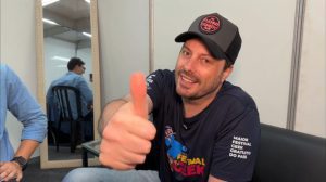 “Tá em dia”: Danilo Gentili confirma renovação de contrato com o SBT em entrevista à VTV