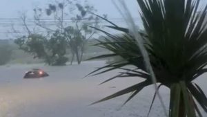 VÍDEO: Mulher morre após ter carro arrastado por enxurrada em Hortolândia
