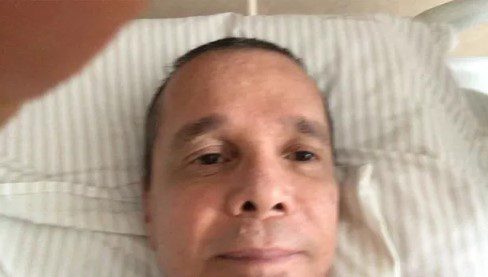 Netinho comemora o crescimento de cabelo após tratar um câncer