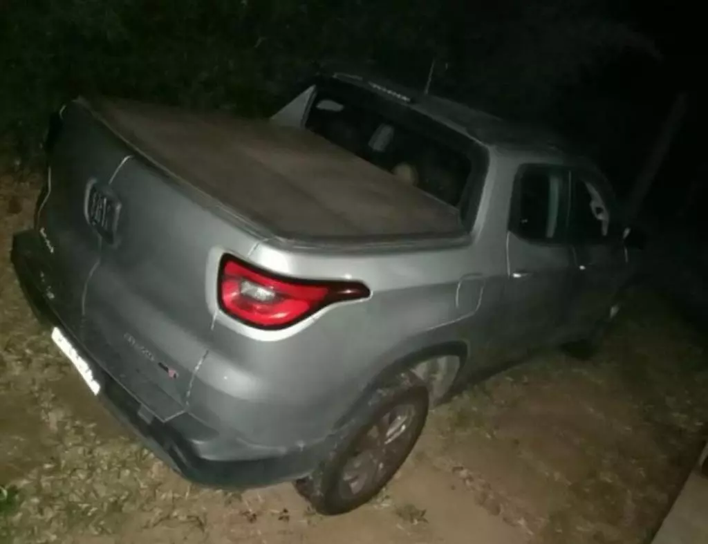 casal é encontrado morto em caminhonete com as mão amarradas