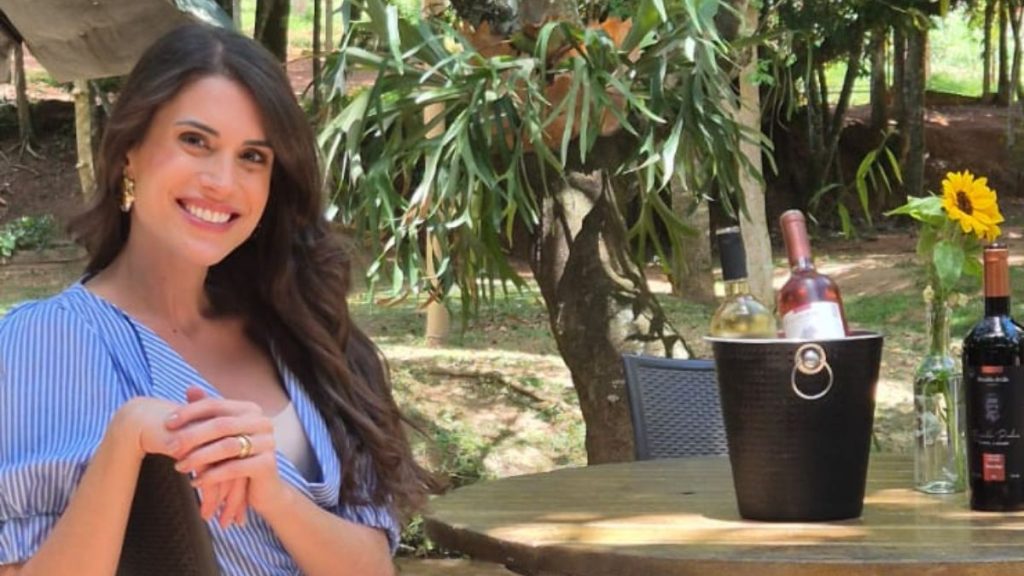 Camila Albino, apresentadora do programa 'Rotas do Vinho de São Paulo'