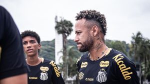 Neymar não treina, fica só na academia, mas vai enfrentar o Juventude pelo Brasileirão