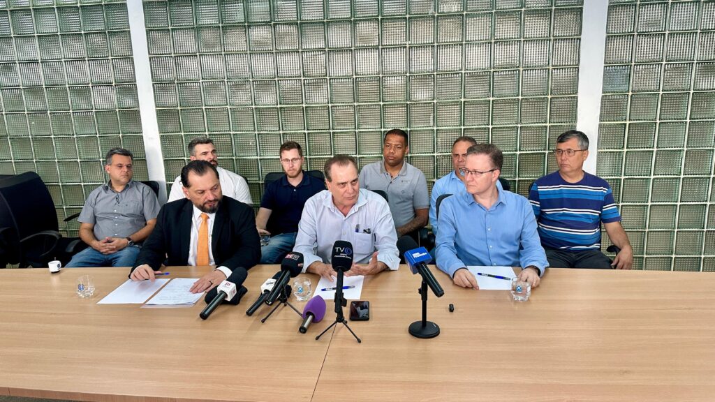 Coletiva de imprensa com o prefeito Helinho Zanatta