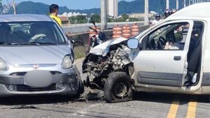 Motociclista perde a perna após acidente de trânsito em ponte de São Vicente