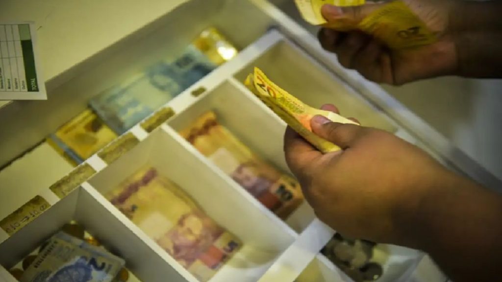 Governo anuncia salário mínimo de R$1.621 para 2026