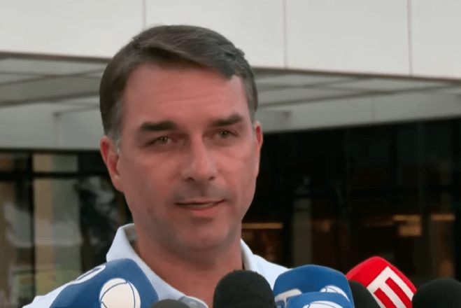 Senador Flávio Bolsonaro, indicado como um possível sucessor de Bolsonaro para a disputa presidencial.