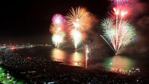 É hoje! Assista à transmissão da queima de fogos do Réveillon de Santos na VTV