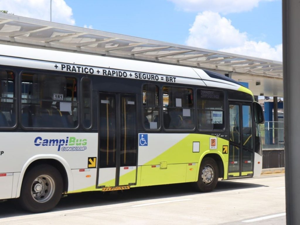 Ônibus do BRT de Campinas em operação, ilustrando o sistema de transporte público que receberá novo subsídio.