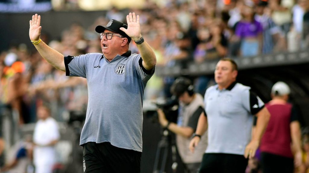 Técnico da Ponte Preta coloca o cargo à disposição: "Estamos fazendo de tudo"