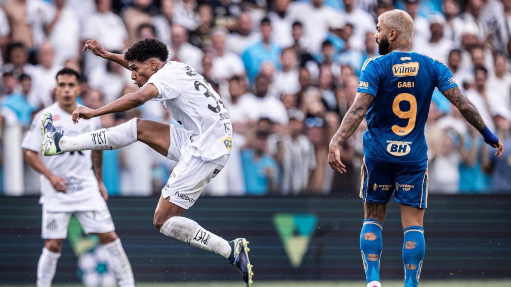 Souza em ação pelo Peixe contra o Cruzeiro / Foto: Raul Baretta / Santos FC.