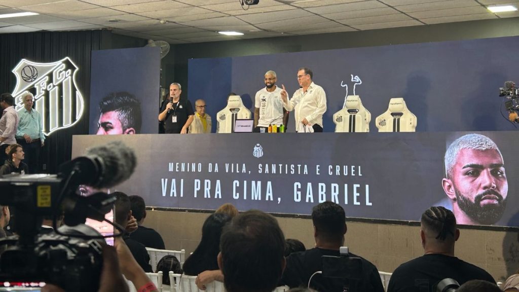 Gabigol é oficialmente apresentado como novo camisa 9 do Santos: 'Estou pronto'