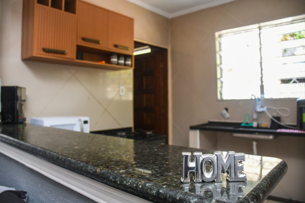 Fachada da casa Espaço Novo Começo em São Vicente, primeira república para jovens da Baixada Santista.