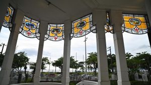 Exposição Santos 480 anos Berço do Brasil Moderno na Pinacoteca Benedicto Calixto com acervo histórico.