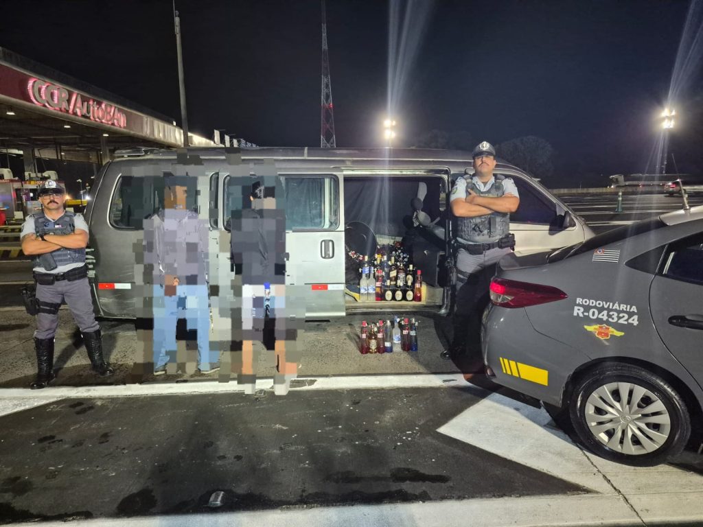Polícia Rodoviária prende dupla com R$20 mil em bebidas furtadas de Campinas (Foto: Reprodução / Polícia Militar Rodoviária)