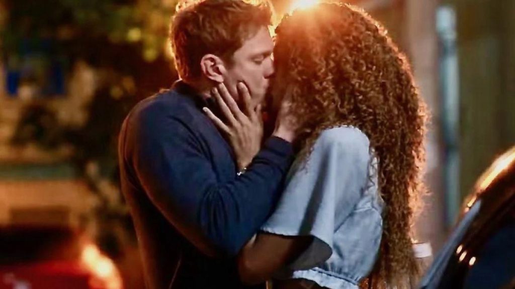 Leonardo e Viviane em diálogo durante cena da novela Três Graças da Rede Globo.