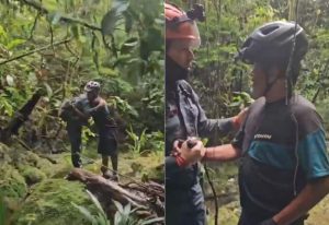 Ciclistas Gilberto e Carlos sendo resgatados em meio à vegetação densa e relevo íngreme da Serra do Mar.