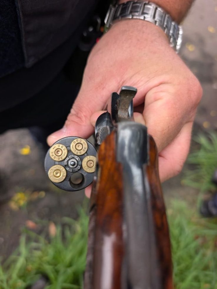 Arma de fogo apreendida pela GCM de Limeira, utilizada na tentativa de feminicídio no Parque Hipólito II.