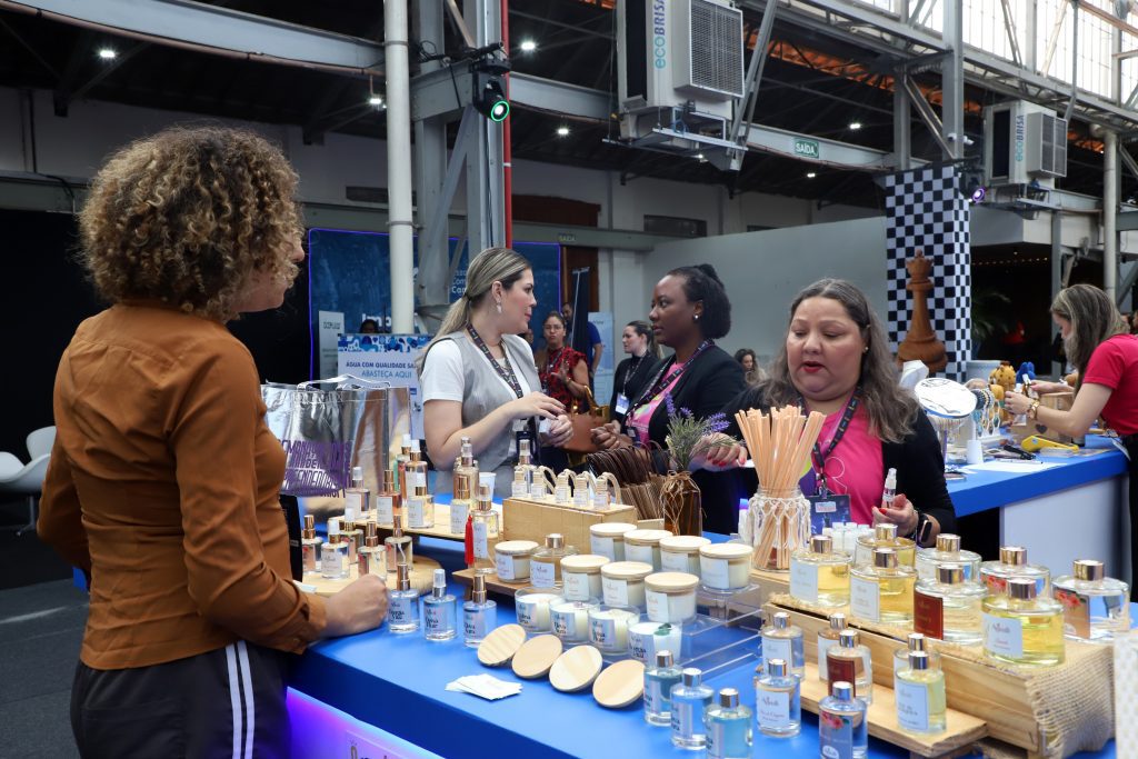 MEIs de Campinas reunidos na Semana de Negócios e Empreendedorismo, representando o crescimento econômico local.