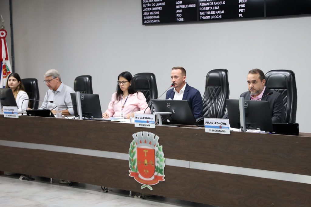 Sessão na Câmara de Americana aprova lei de combate ao vandalismo e preservação do patrimônio público.