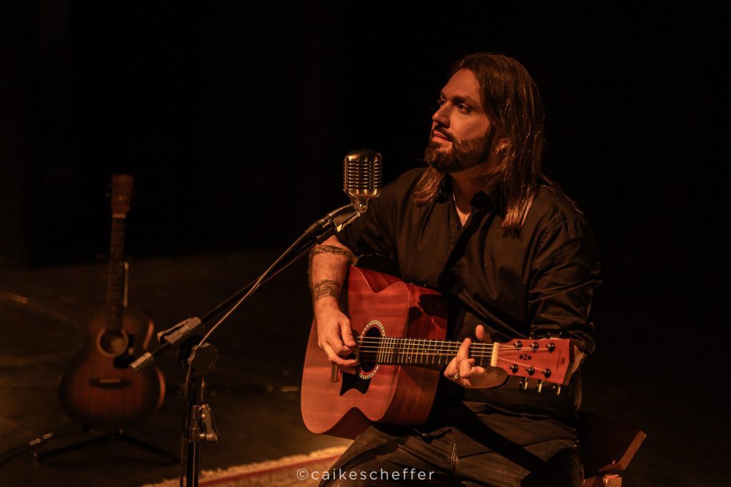 VOZES DA MPB FERNANDO QUESADA CRÉDITO CAIKE SCHEFFER