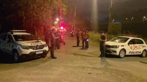 Suspeitos de roubo de moto morrem após confronto com a PM em Pedreira