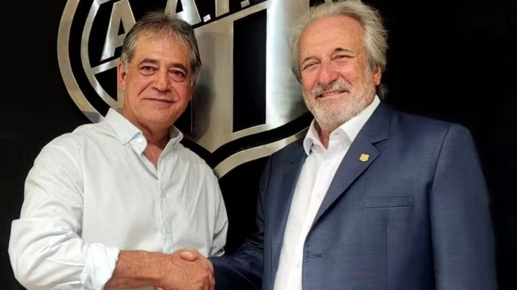 Luiz Torrano, presidente da Ponte Preta, detalha crise financeira e dívidas de transfer ban do clube.
