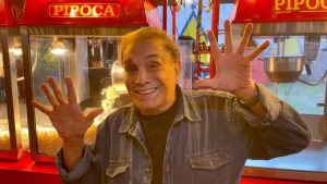 Humorista Dedé Santana é internado aos 89 anos