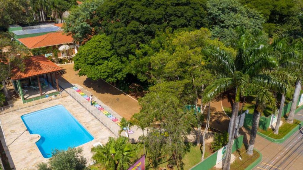 Infraestrutura moderna da escola COC Paulínia, destacando o investimento em educação e desenvolvimento no município.