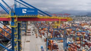 Santos Brasil firma parceria com HMM