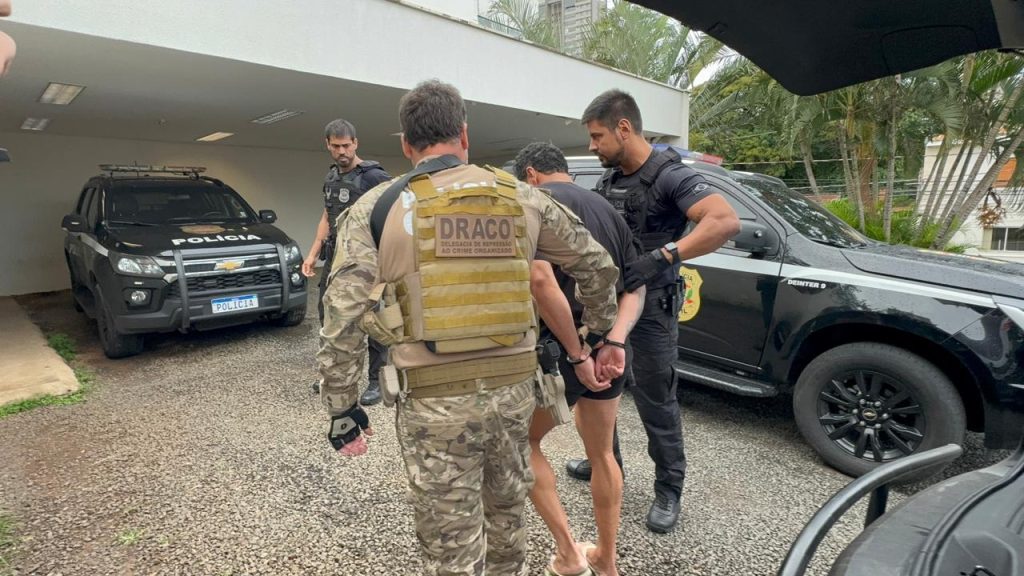 Agentes da Polícia Civil da Paraíba prendem Chocô em Hortolândia, SP, líder de organização criminosa.