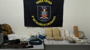 Apreensão de drogas no Morro do São Bento em Santos