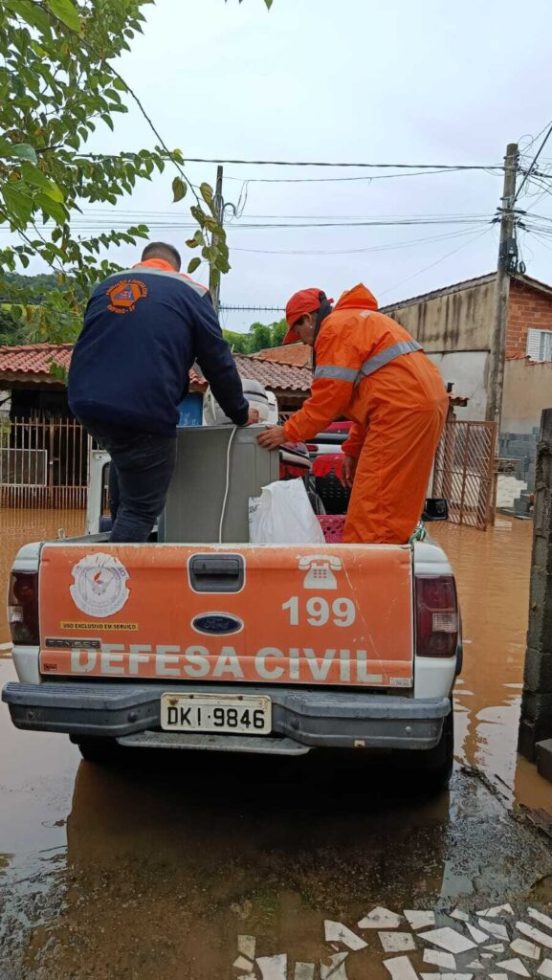 estragos da chuva em amparo