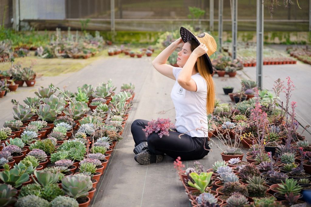 Raíssa Swalmen, coordenadora do Comitê de Mulheres, em ação de liderança feminina na cadeia produtiva da floricultura.