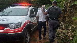 Viatura da Polícia Civil em Águas de Lindóia durante operação de prisão por estupro de vulnerável.