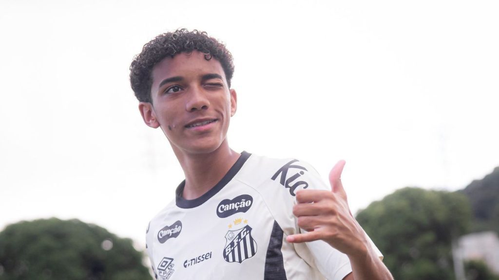 Após reunião com estafe, Santos avança para renovar com Robinho Jr.