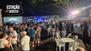 Evento cultural Estação Seresta em Indaiatuba com shows musicais, barracas de gastronomia e artesanato regional.