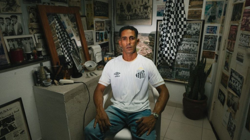 Uniforme principal branco do Santos FC para a temporada 2026 em parceria com a marca Umbro.