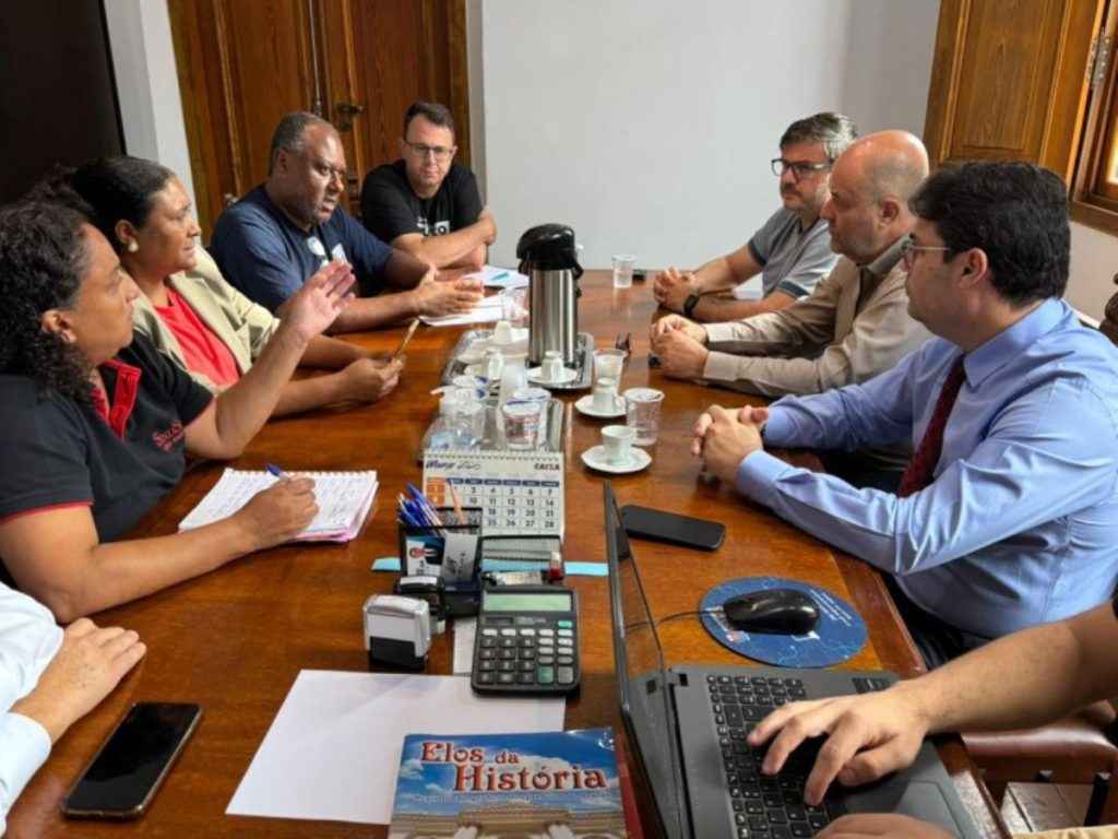 Assembleia de encerramento da greve dos servidores públicos municipais de Araras na quinta-feira.
