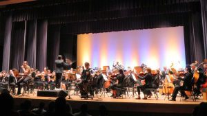 Músicos da Orquestra Sinfônica de Campinas em concerto com transmissão exclusiva pela VTV SBT.