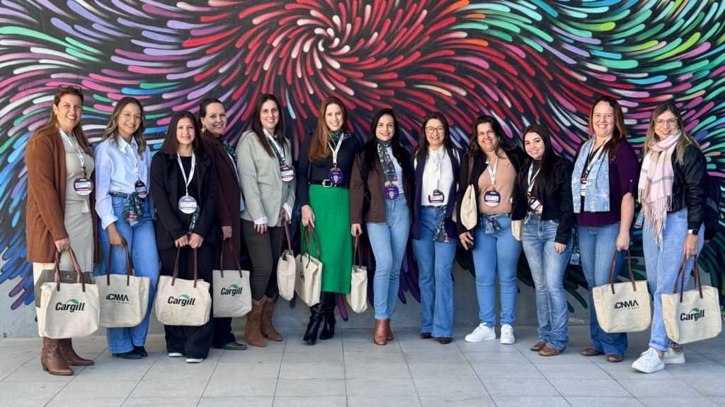 Grupo de mulheres da Cooperativa Veiling Holambra no 10° Congresso Nacional das Mulheres do Agronegócio.