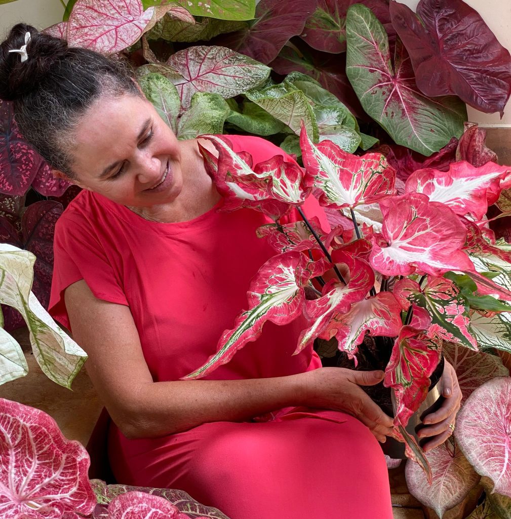 Tereza Alves Cordeiro de Campos, produtora de caladium na Estância Vitória, representando a autonomia feminina no campo.