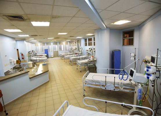 Área de isolamento na UTI do Hospital Mário Gatti para pacientes com a superbactéria KPC em Campinas.