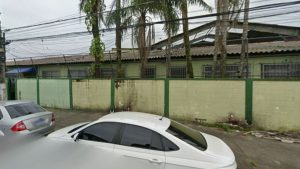 Escola estadual em São Vicente onde adolescente de 13 anos sofreu agressão física.