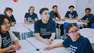 Jovens em curso de qualificação profissional do Espro Campinas com foco em vagas gratuitas para 2026.