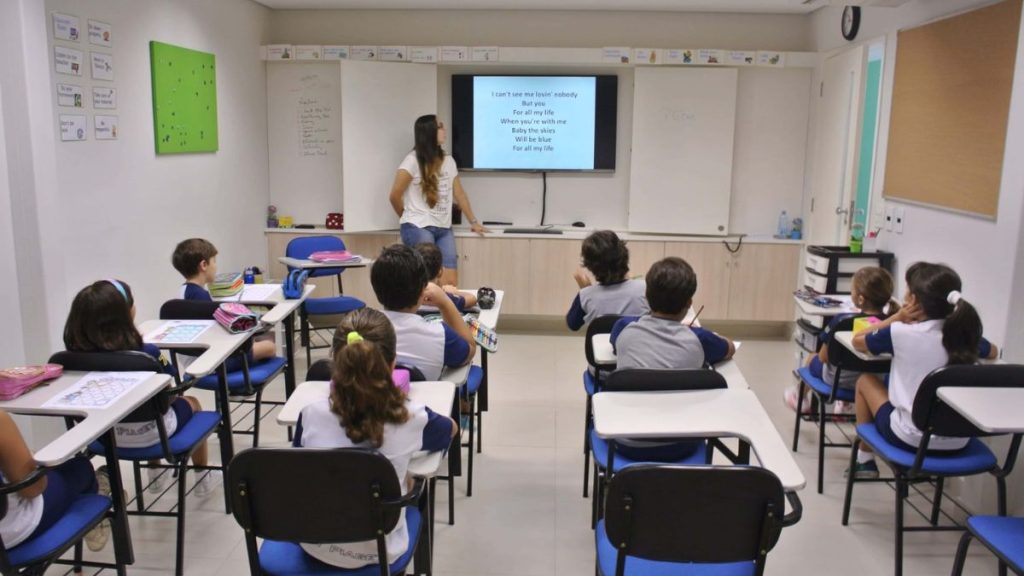 Aula de inglês no Jean Piaget