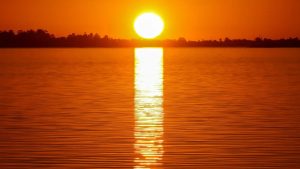 As temperaturas variam entre 17°C e 30°C neste sábado (28)