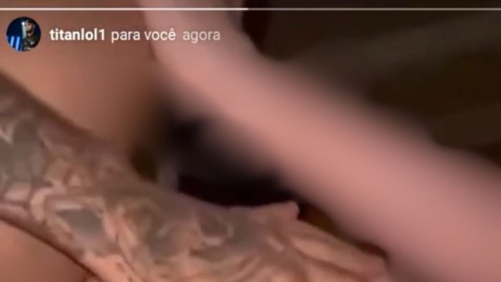 Detalhe de denúncia sobre envio de vídeo sexual não consentido envolvendo o streamer TitaN e Tópico Geral.