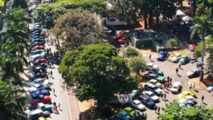 Encontro de carros antigos em Americana