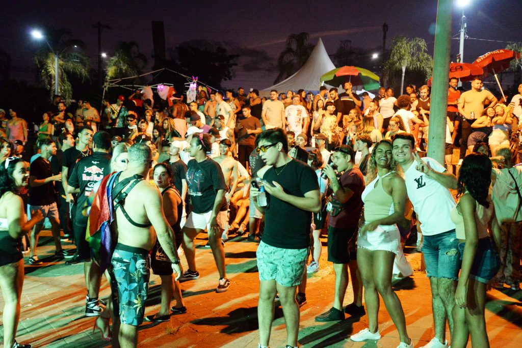 Participantes da 7ª Parada do Orgulho LGBT+ do Padre Anchieta em ato contra a LGBTfobia e transfobia.