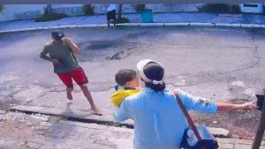 Homem preso em flagrante por roubo em Guarujá no bairro Cidade Atlântica após assalto contra mulher e bebê.